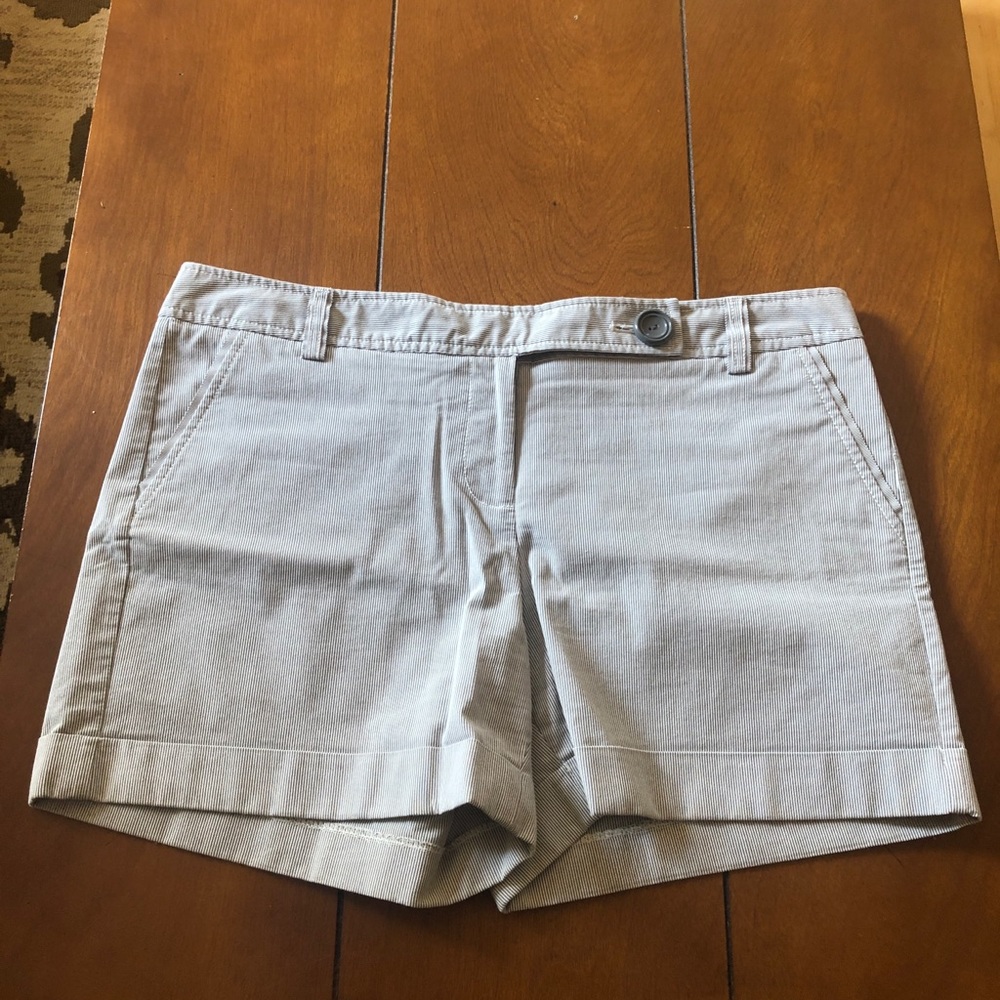 Women’s Limited shorts. Seersucker style.